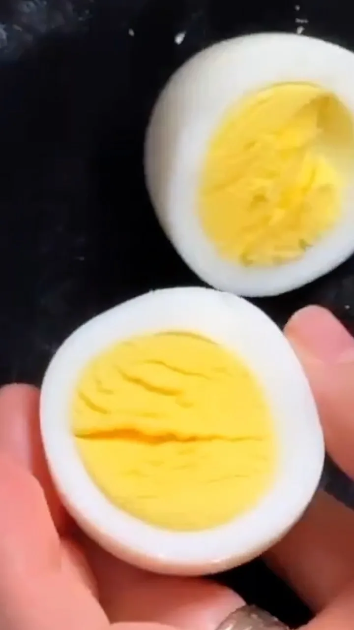 Hard-Boiled-Eggs-Muffin-Tin-2